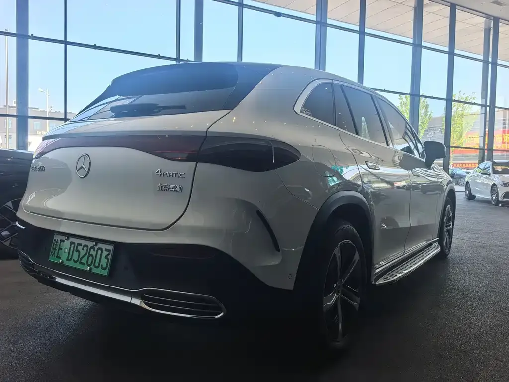 Mercedes-Benz EQE SUV — фото 10