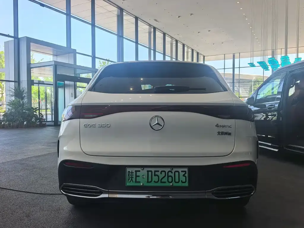 Mercedes-Benz EQE SUV — фото 9