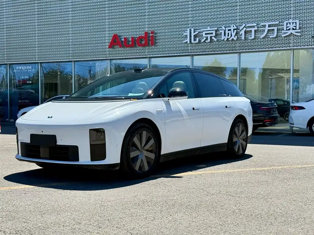 Li Auto i6 — фото 1
