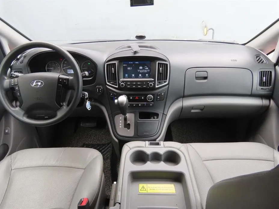 Hyundai Starex — фото 2