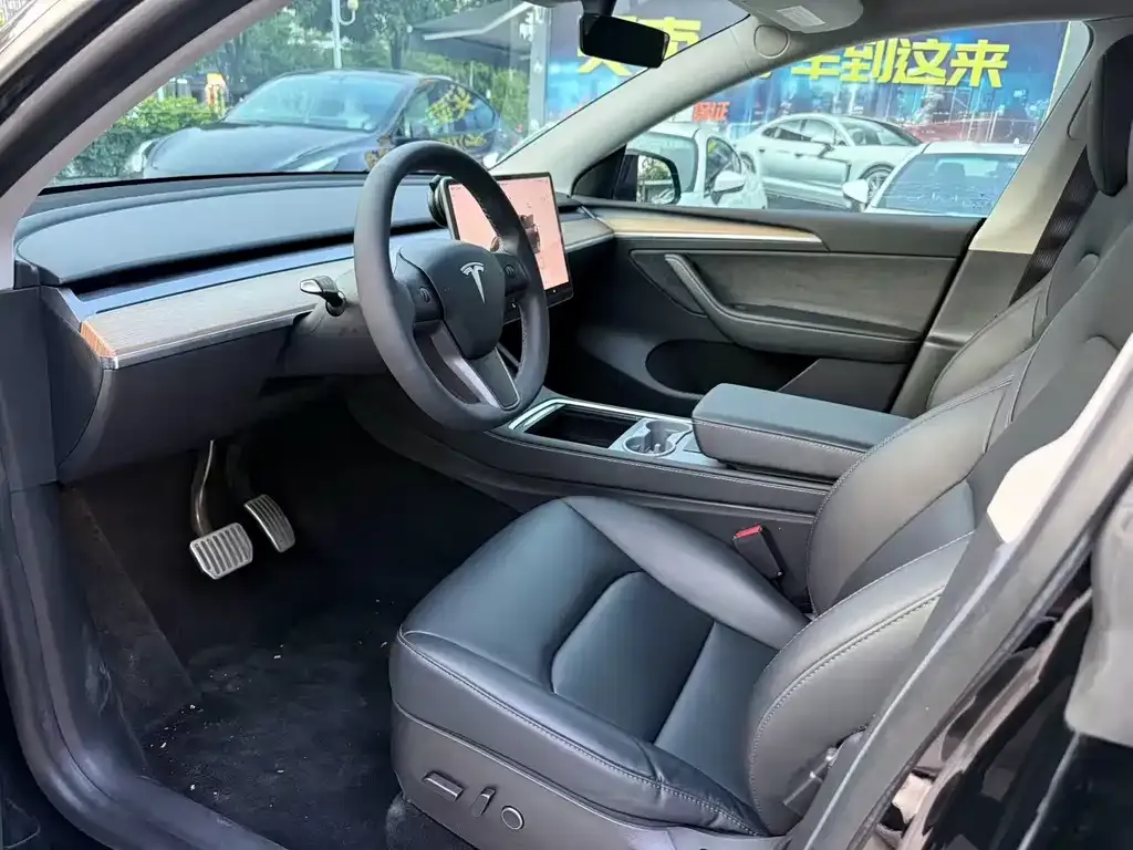 Tesla Model Y — фото 4
