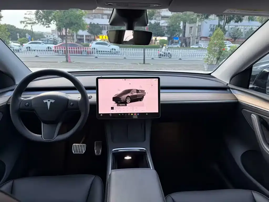 Tesla Model Y — фото 6