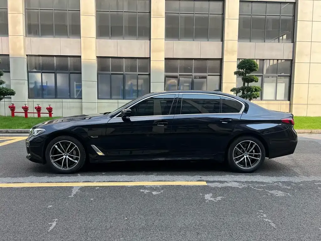 BMW 5 Series New Energy — фото 3