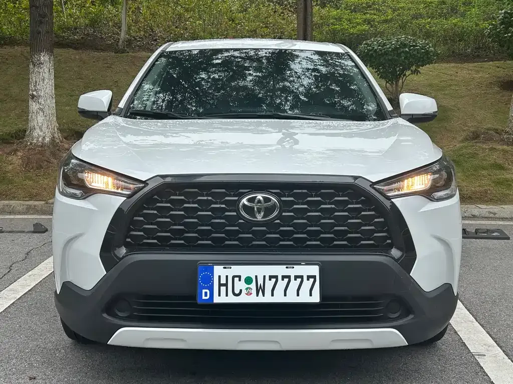 Toyota Corolla Cross — фото 1