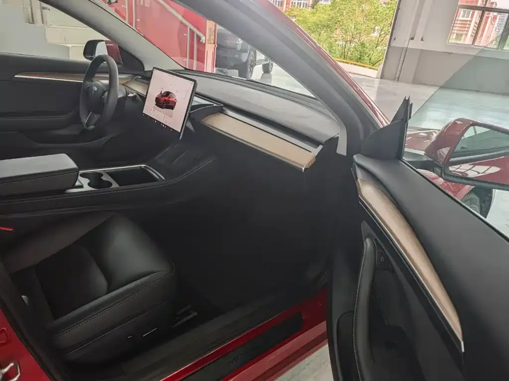 Tesla Model 3 — фото 10