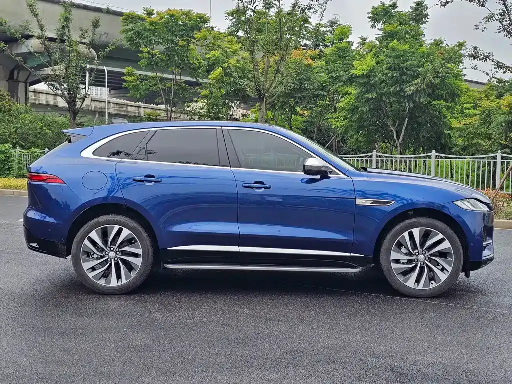 Jaguar F-PACE — фото 10