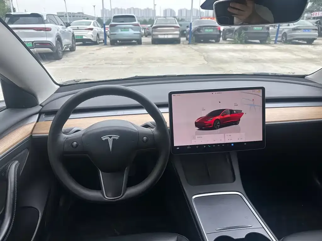 Tesla Model 3 — фото 2