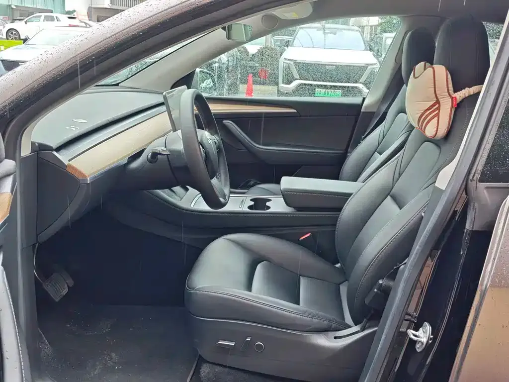 Tesla Model Y — фото 7