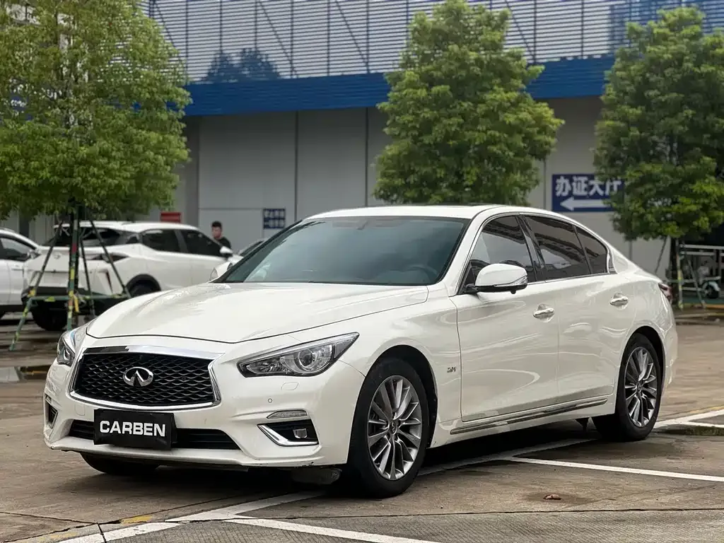Infiniti Q50L — фото 1