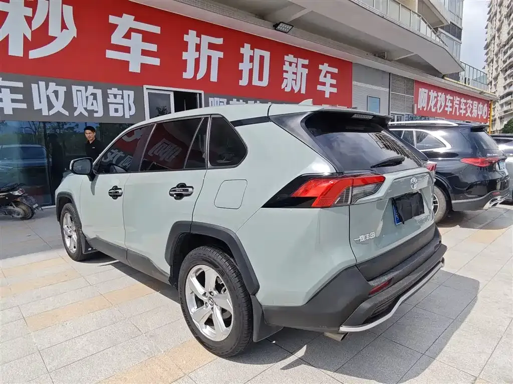 Toyota RAV4 — фото 9