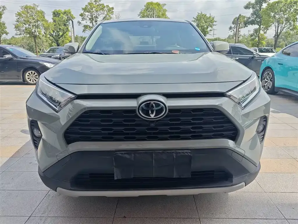 Toyota RAV4 — фото 8
