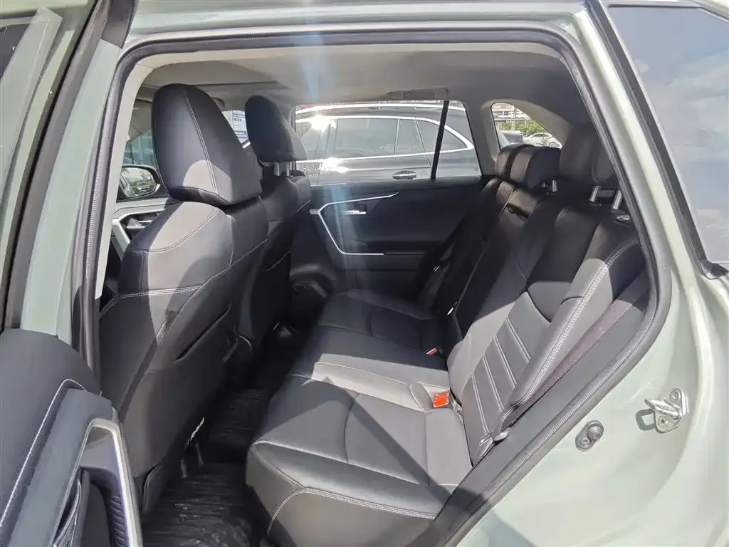 Toyota RAV4 — фото 4