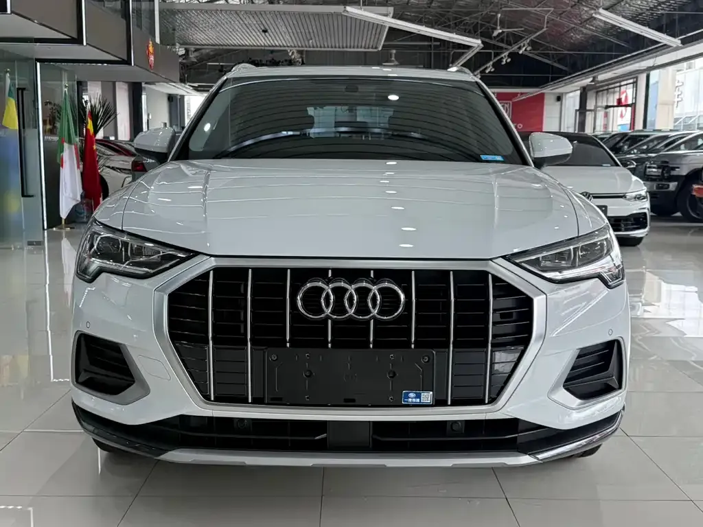 Audi Q3 — фото 1