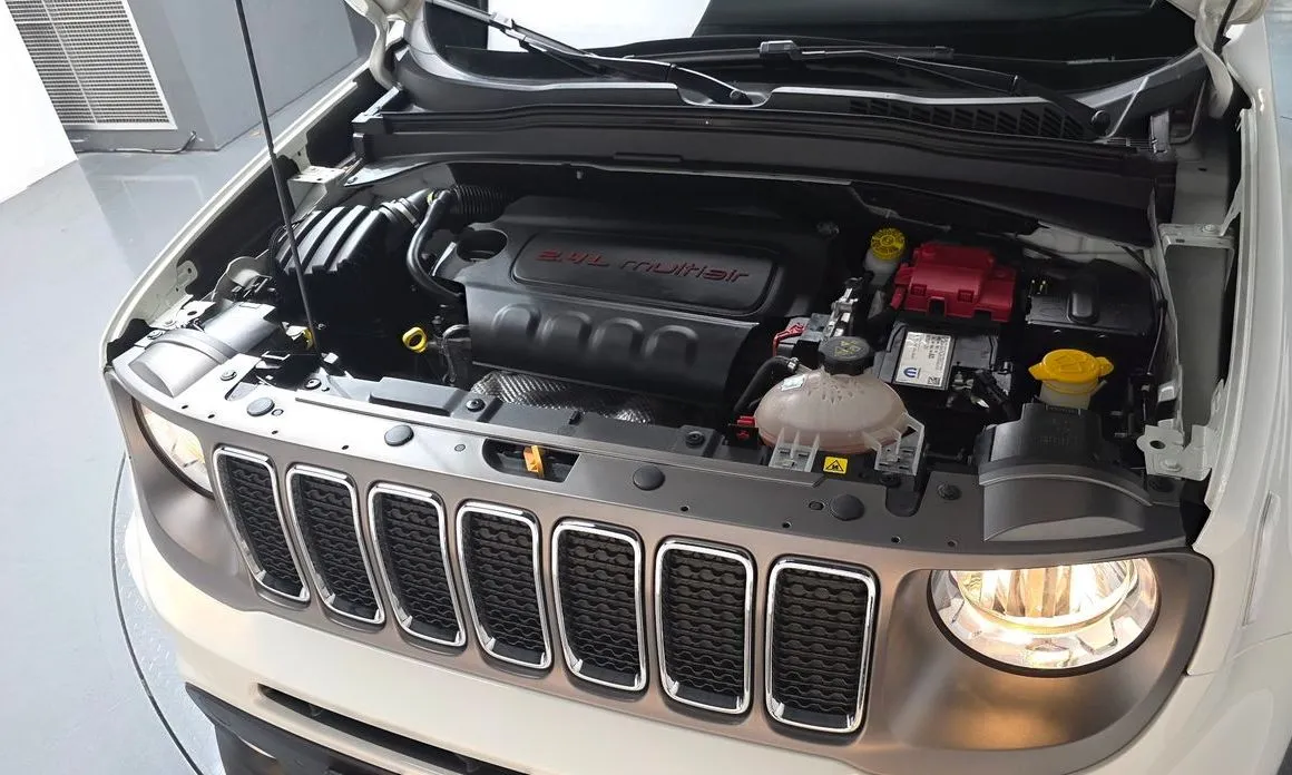 Jeep Renegade — фото 10