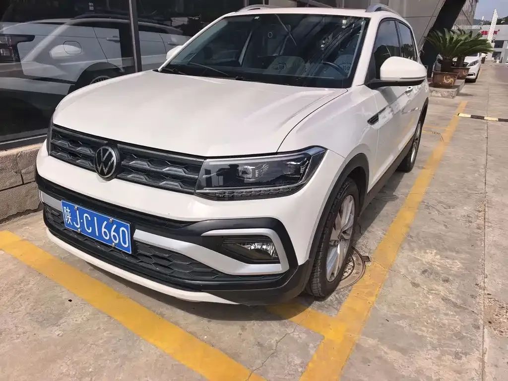 Volkswagen T-Cross — фото 1