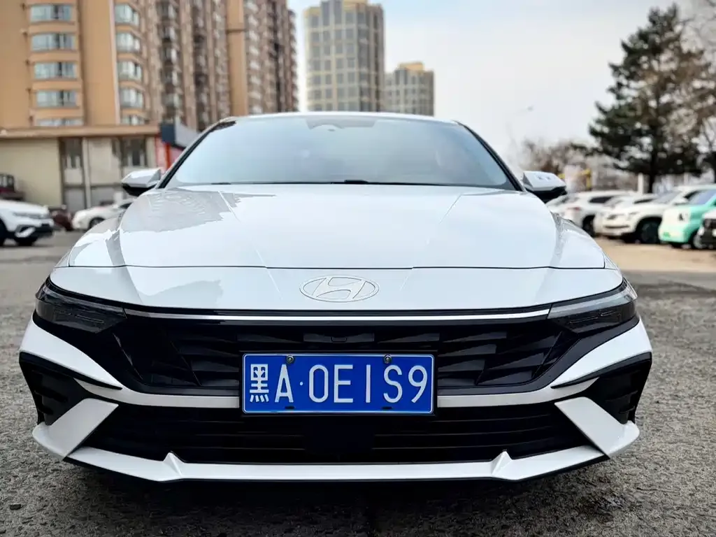 Hyundai Elantra — фото 3