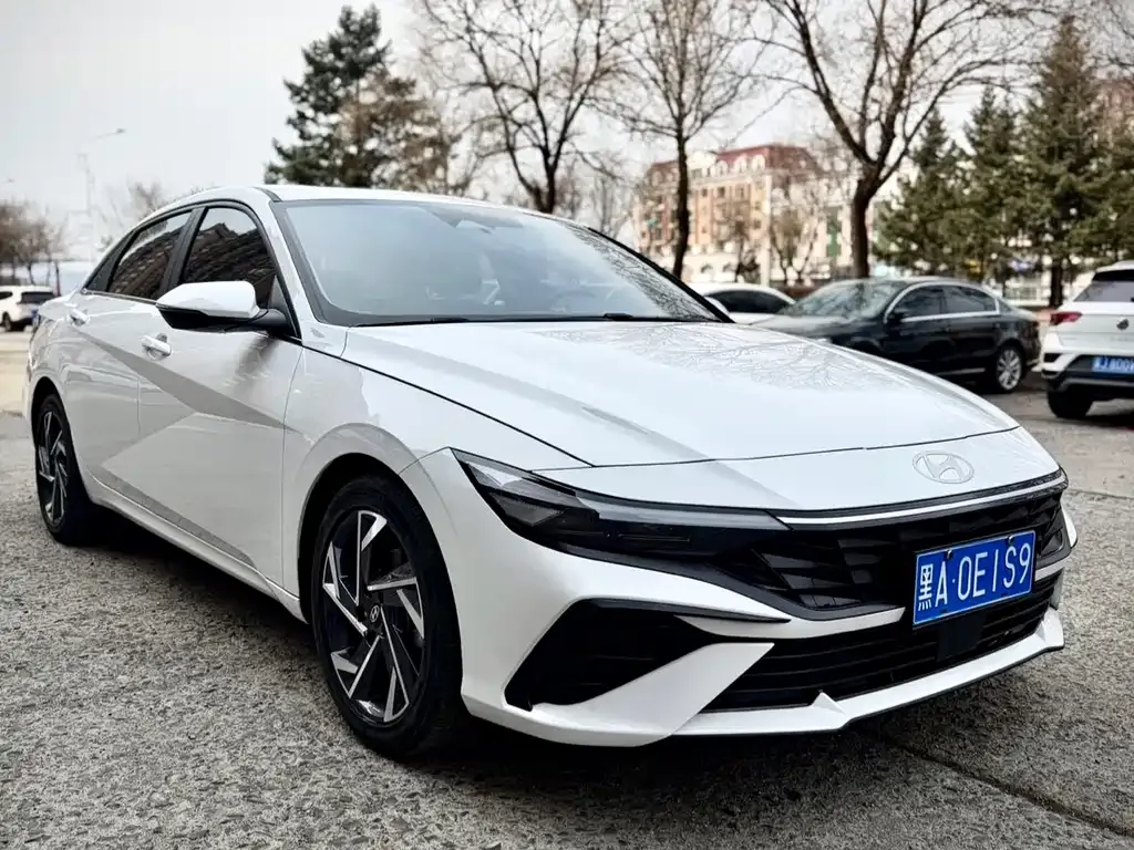 Hyundai Elantra — фото 4
