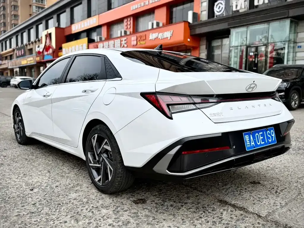 Hyundai Elantra — фото 7
