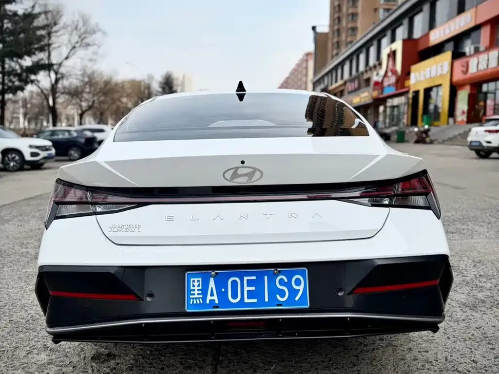 Hyundai Elantra — фото 9