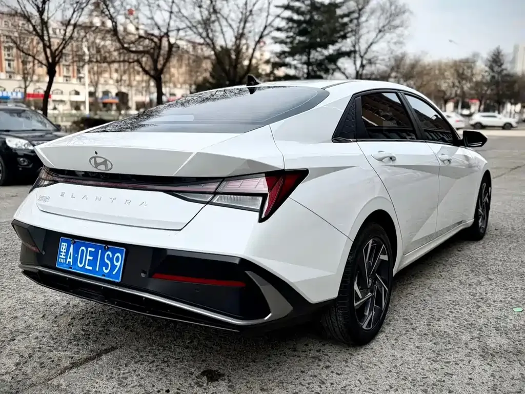 Hyundai Elantra — фото 6
