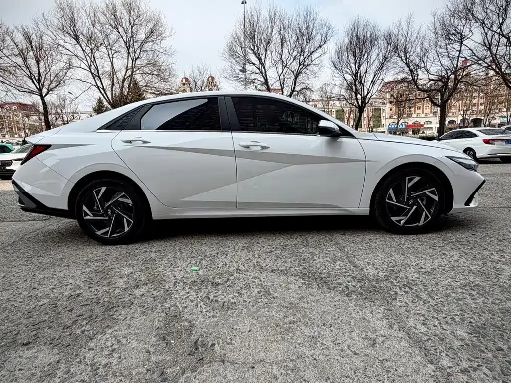 Hyundai Elantra — фото 10