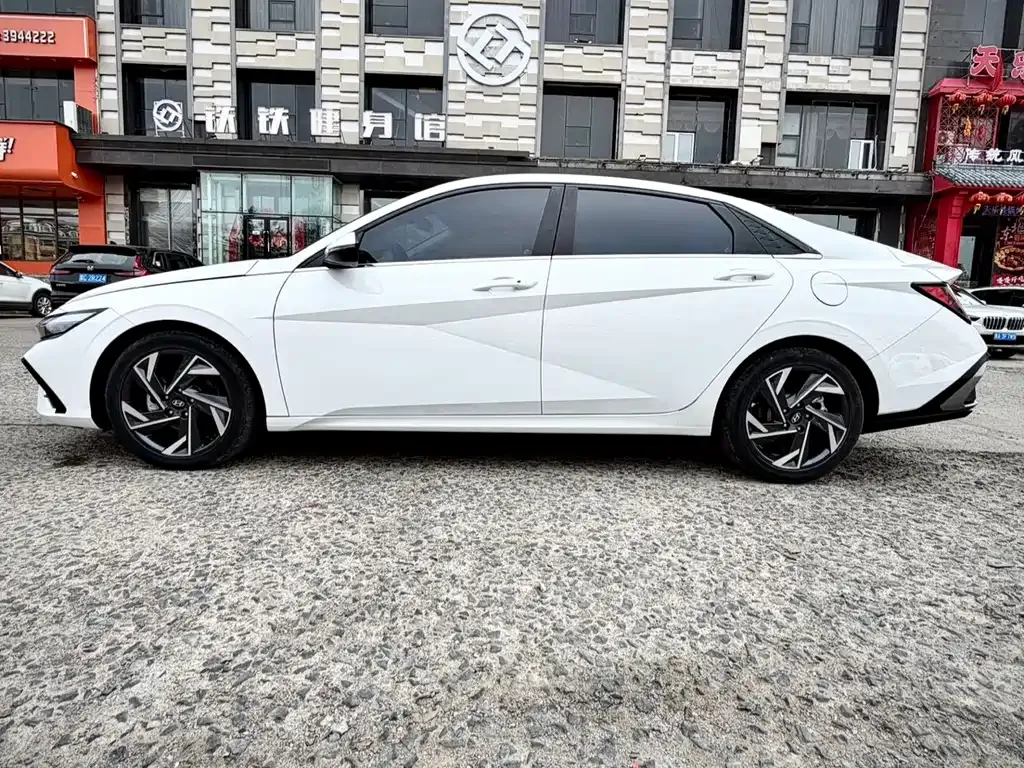 Hyundai Elantra — фото 8