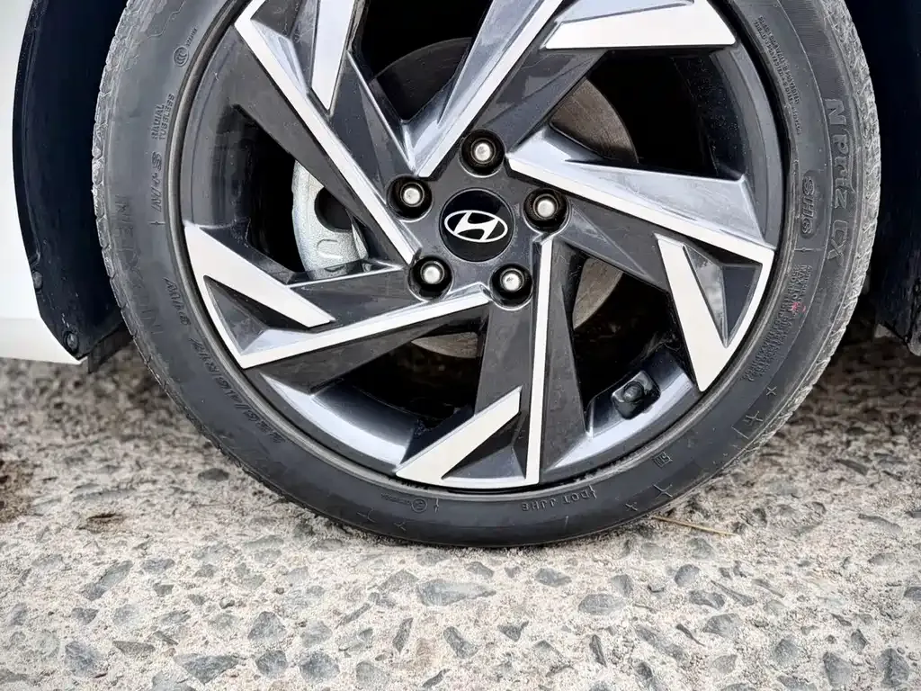Hyundai Elantra — фото 5