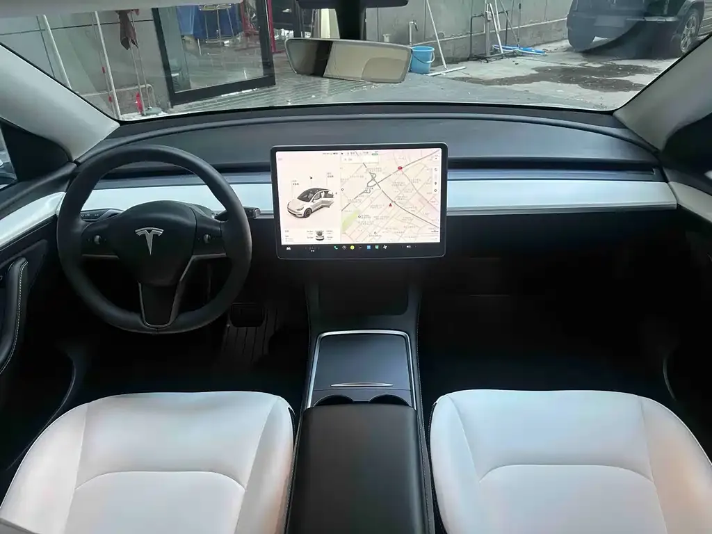 Tesla Model Y — фото 8