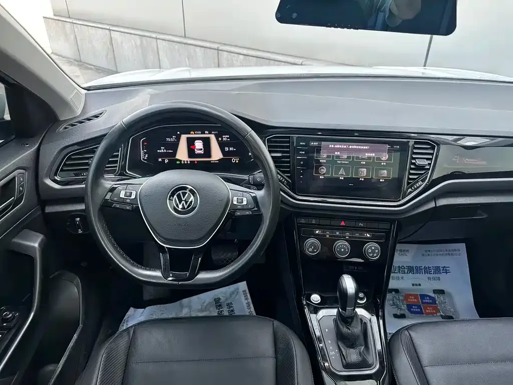 Volkswagen T-Roc — фото 7