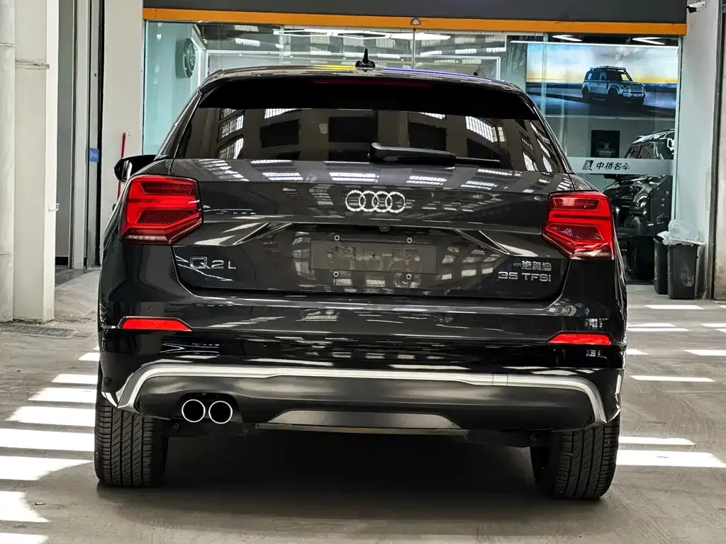 Audi Q2L — фото 10