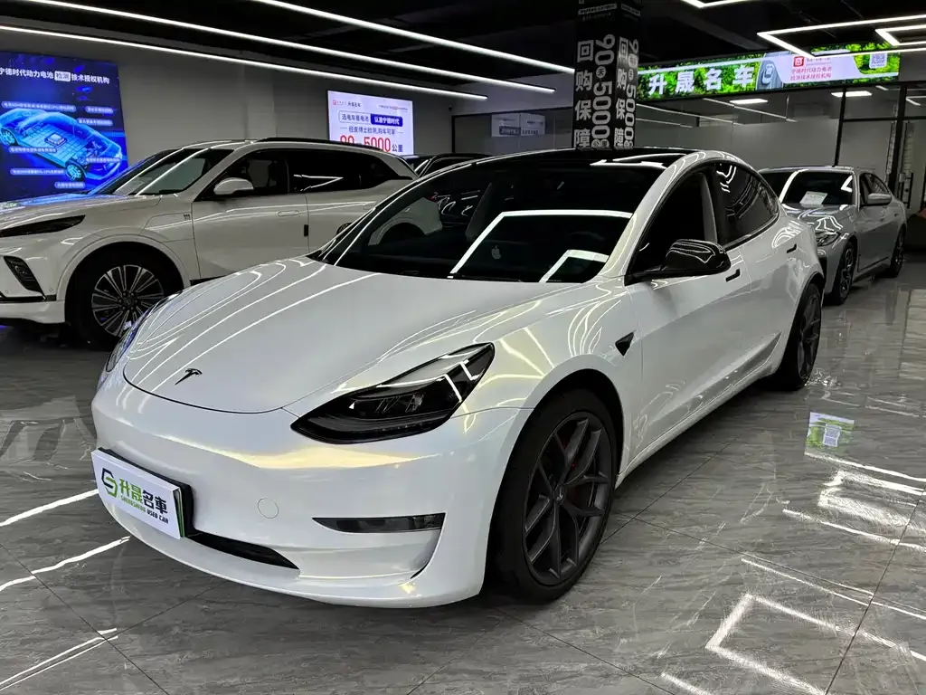 Tesla Model 3 — фото 1