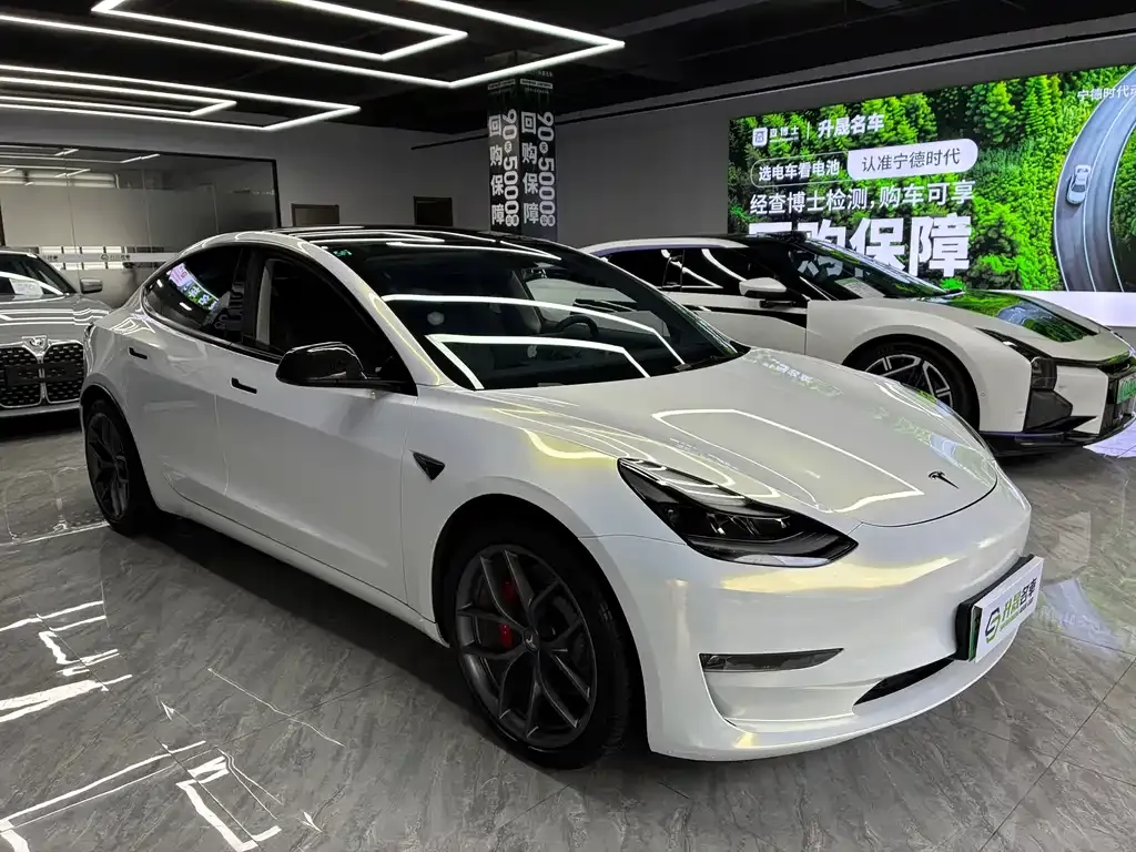 Tesla Model 3 — фото 8