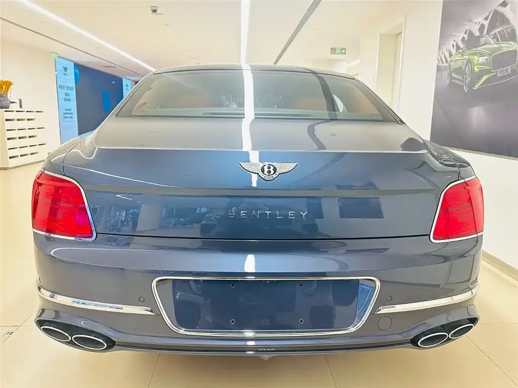 Bentley Flying Spur — фото 4