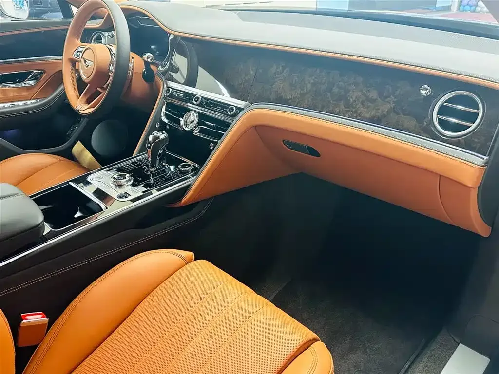 Bentley Flying Spur — фото 8