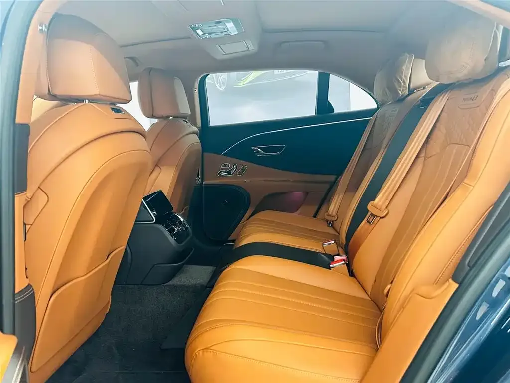 Bentley Flying Spur — фото 5