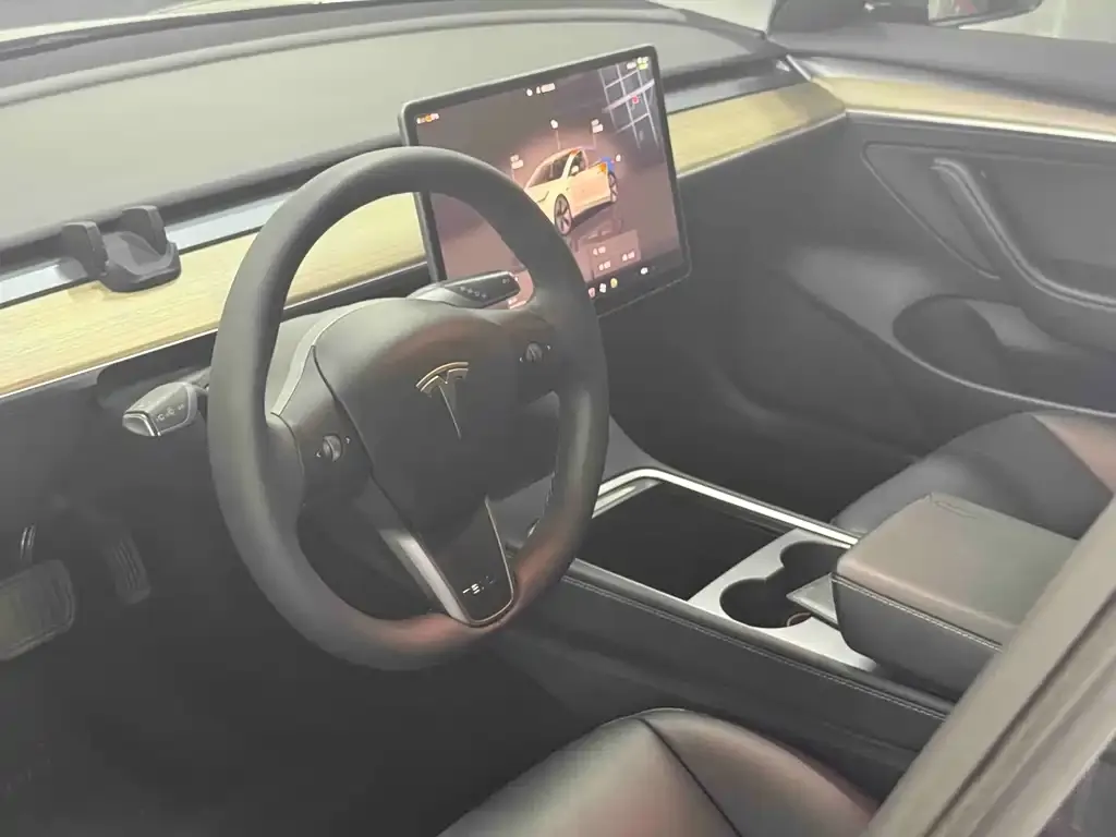 Tesla Model 3 — фото 7