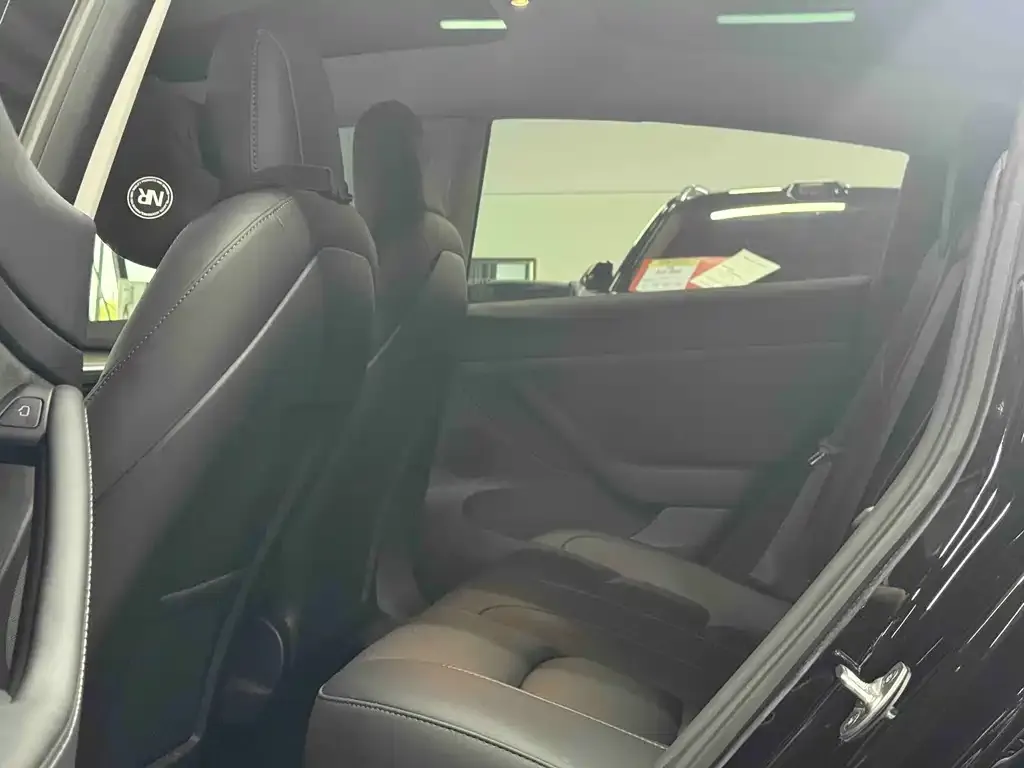 Tesla Model 3 — фото 10