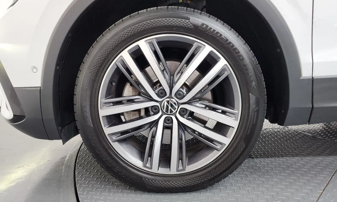 Volkswagen Tiguan — фото 9