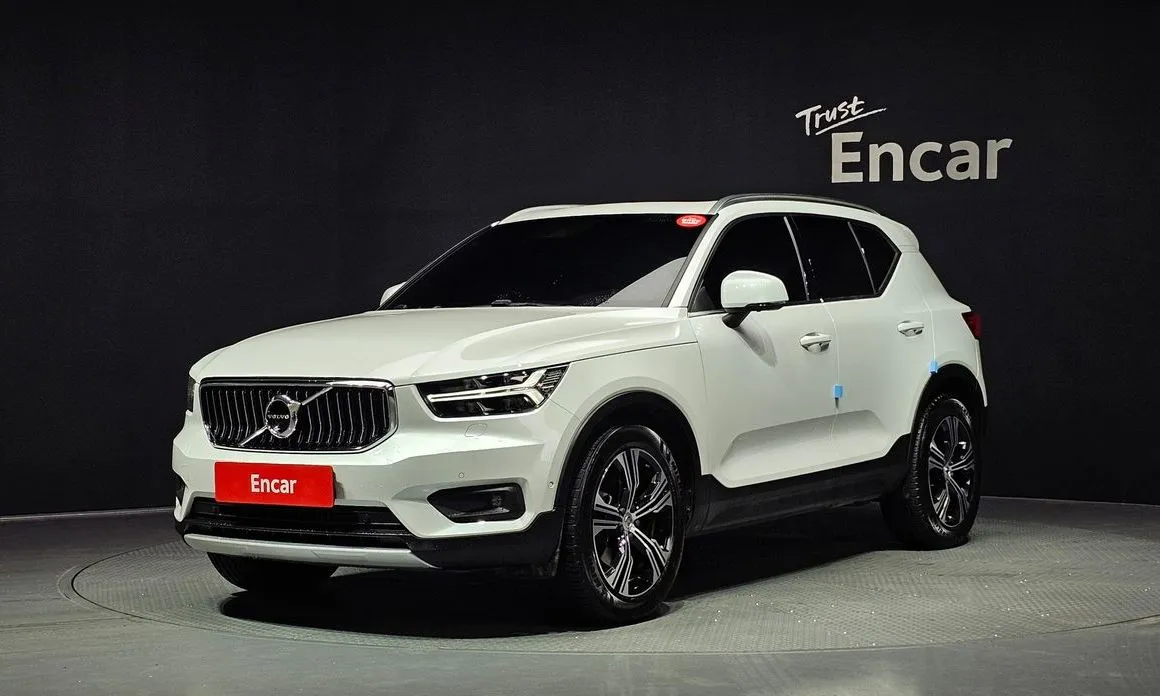 Volvo XC40 — фото 1