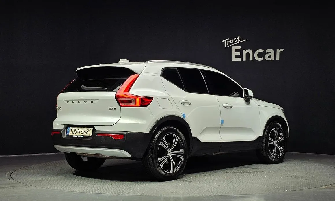 Volvo XC40 — фото 4