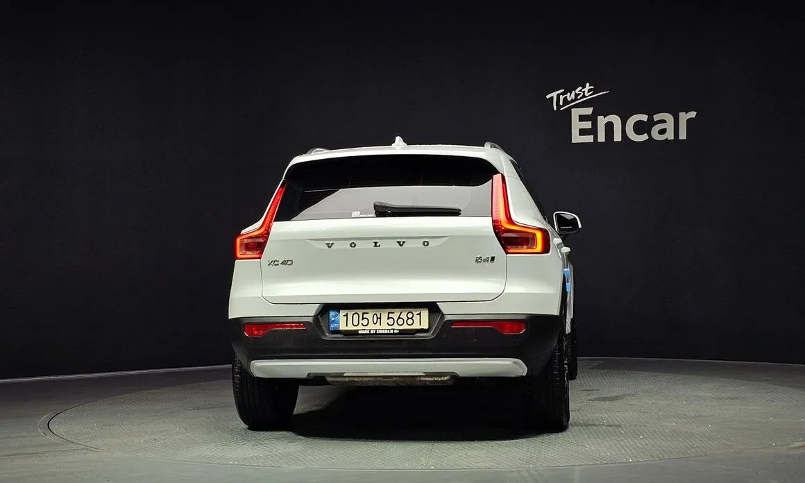 Volvo XC40 — фото 3