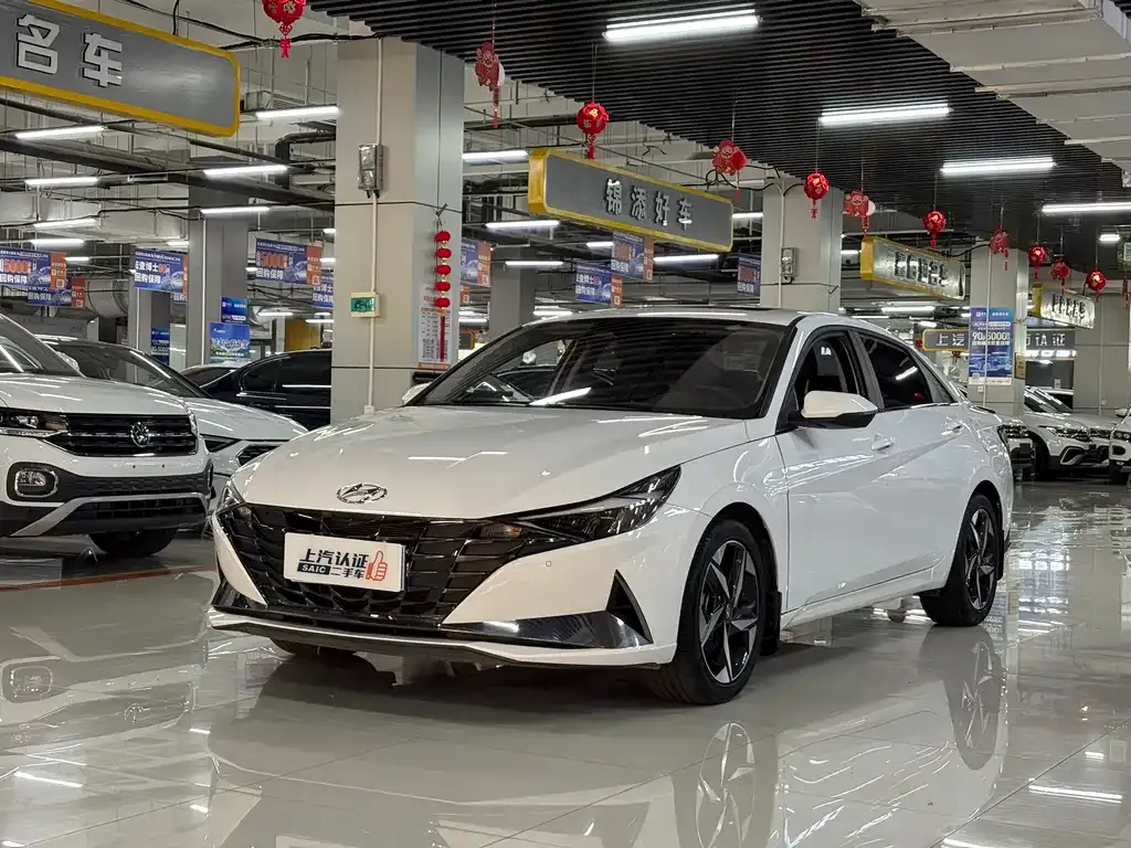 Hyundai Elantra — фото 1