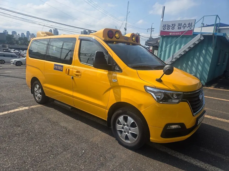 Hyundai Starex — фото 1