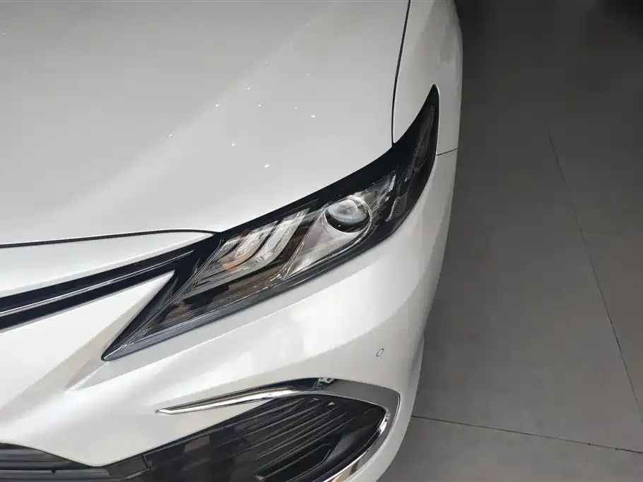 Toyota Camry — фото 10