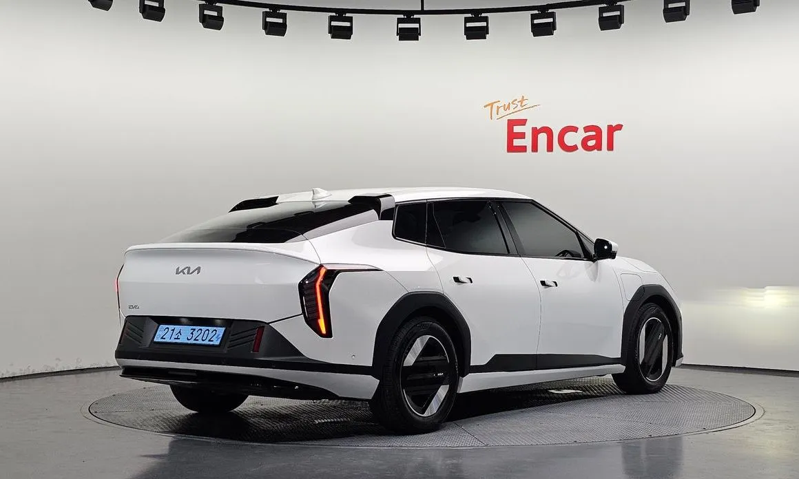 Kia EV4 — фото 7