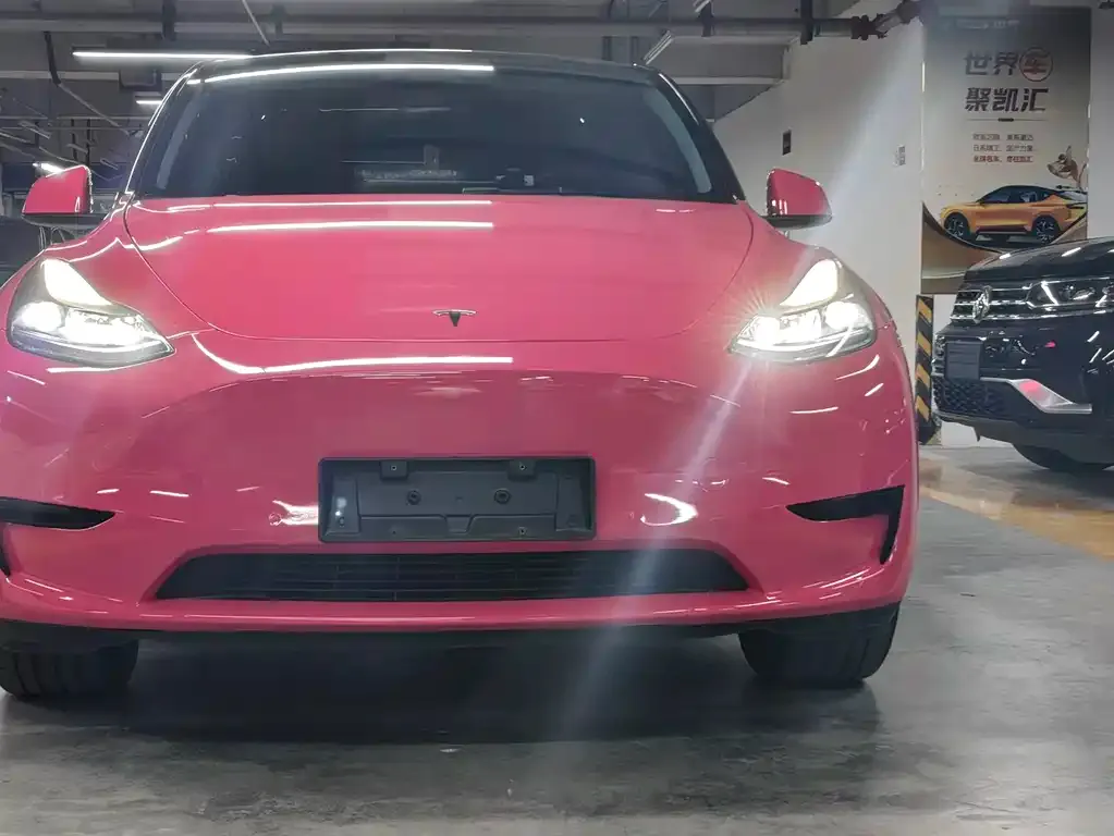 Tesla Model Y — фото 1