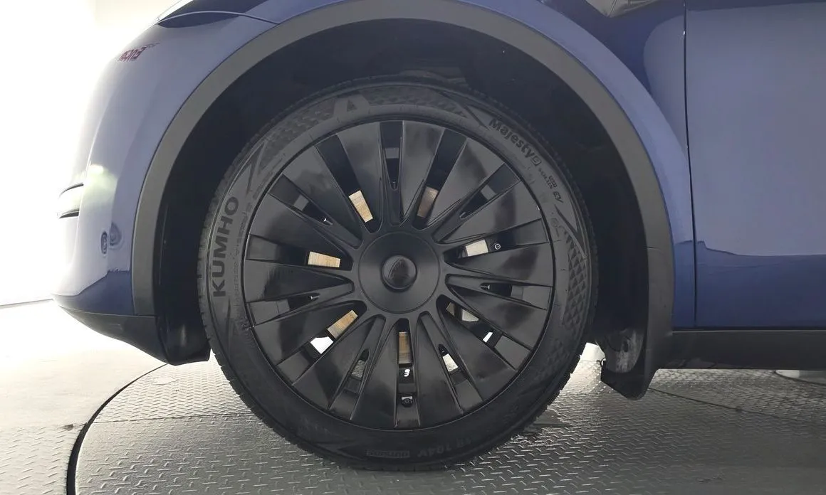 Tesla Model Y — фото 10