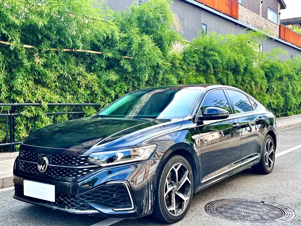 Volkswagen Passat — фото 1