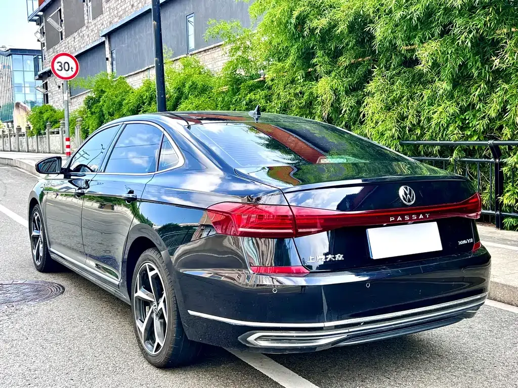 Volkswagen Passat — фото 10