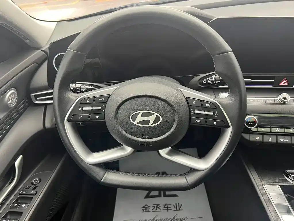Hyundai Elantra — фото 6